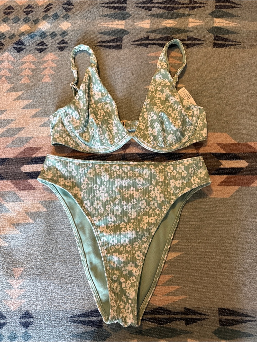 Hollister - Floral High-Waist Underwire Bikini Set - Sage Green